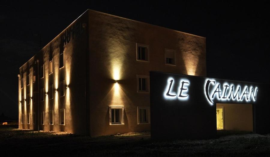 Hotel le Caiman Pierrelatte Esterno foto
